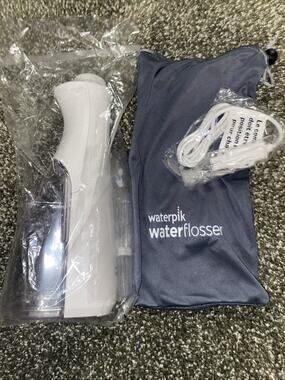 Waterpik Water Flosser WF-10 White with Tips and Charger New In Bag